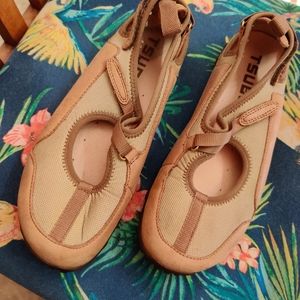 Tsubo, slip on comfy shoes, size 9